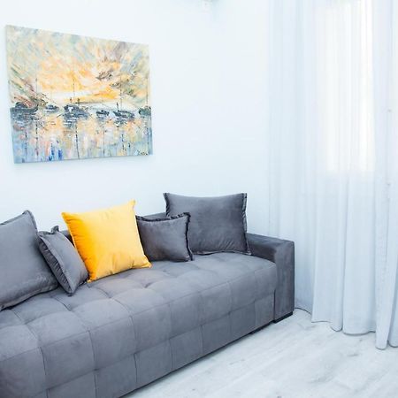 Sunny And Minimal Apt In Glyfada With 3 Bdrm Atina Dış mekan fotoğraf