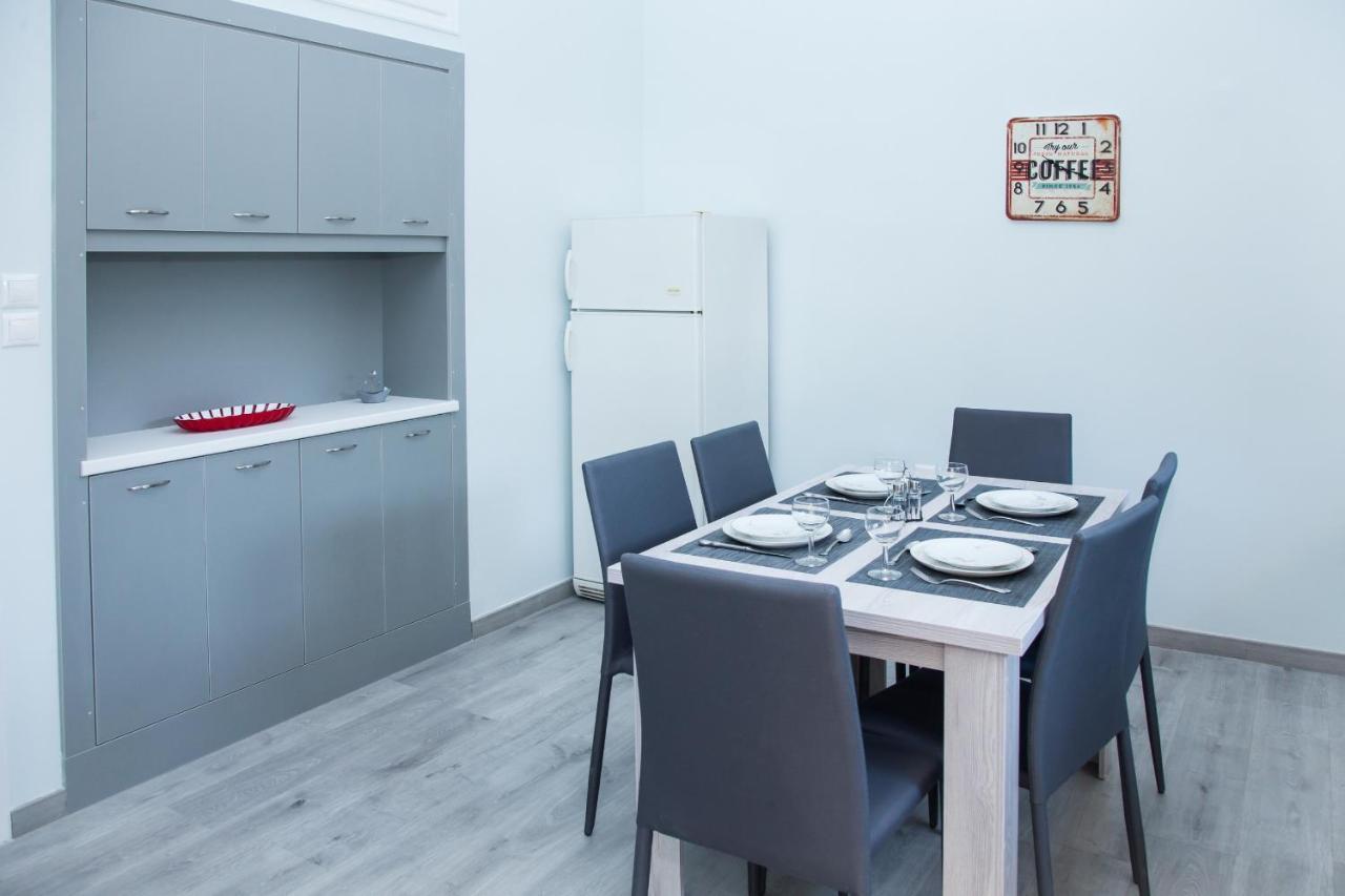 Sunny And Minimal Apt In Glyfada With 3 Bdrm Atina Dış mekan fotoğraf