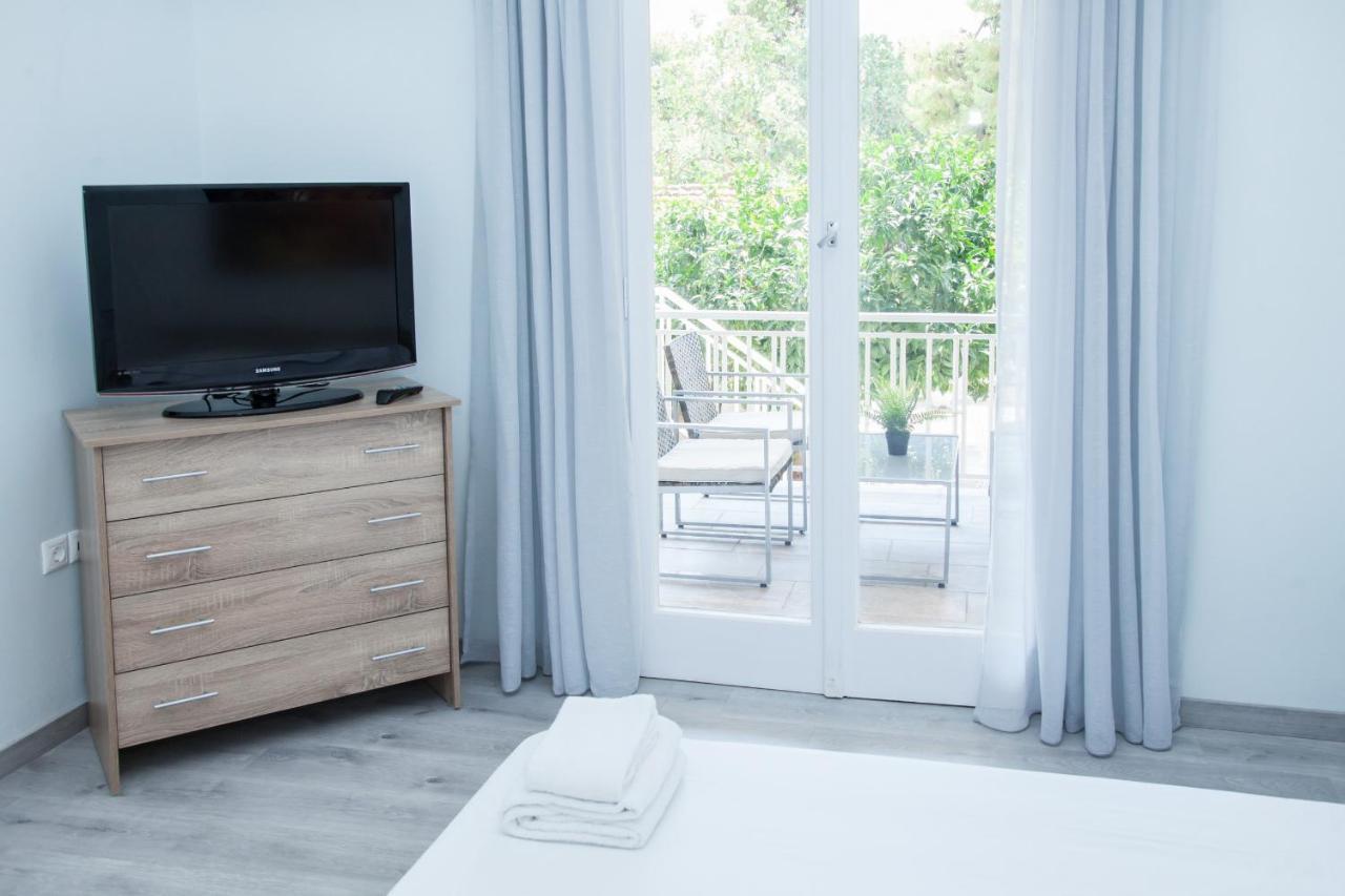 Sunny And Minimal Apt In Glyfada With 3 Bdrm Atina Dış mekan fotoğraf