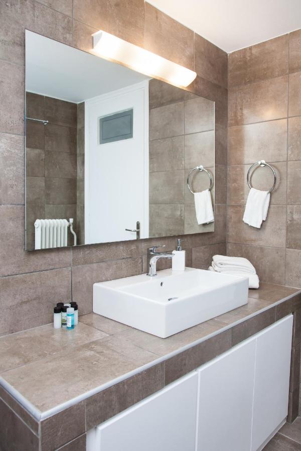 Sunny And Minimal Apt In Glyfada With 3 Bdrm Atina Dış mekan fotoğraf