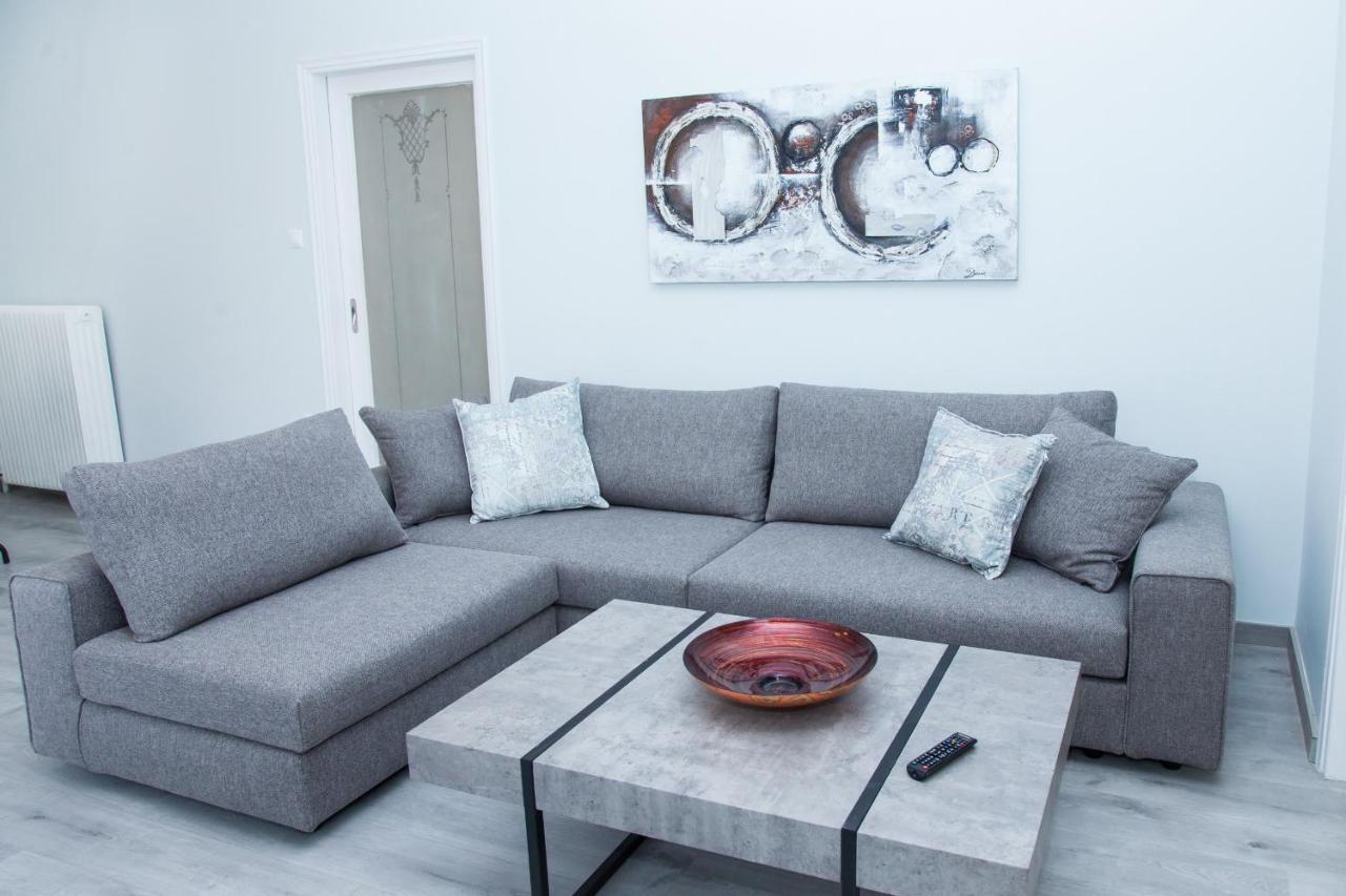 Sunny And Minimal Apt In Glyfada With 3 Bdrm Atina Dış mekan fotoğraf